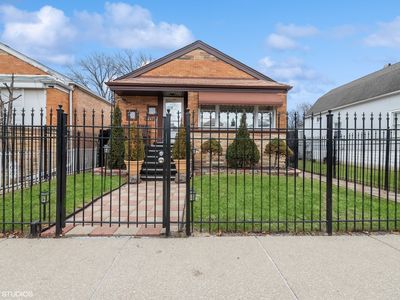 7947 S Saginaw Ave, Chicago, IL, 60617
