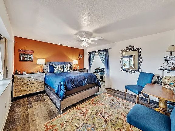 4th image of 208 Valley View Dr