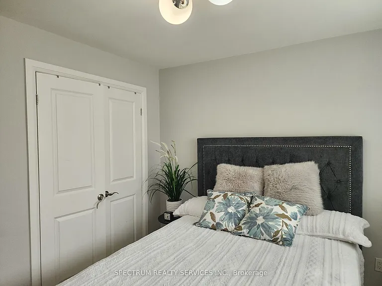 8 Munford Cres — Photo 19