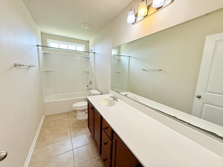 5373upstairsfullbath_06242026