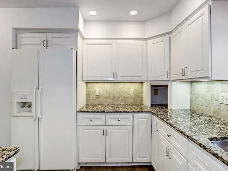 9012 Penn Manor Ct — Photo 7