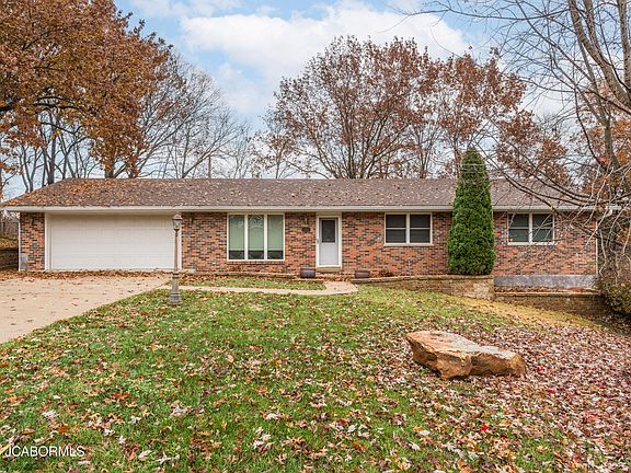 2nd image of 229 Fredricks Ln