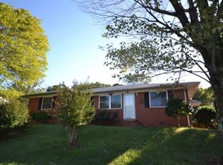 560 N McCrary St, Asheboro, NC 27205