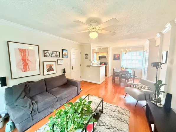 1616 W Abingdon Dr, Alexandria, VA