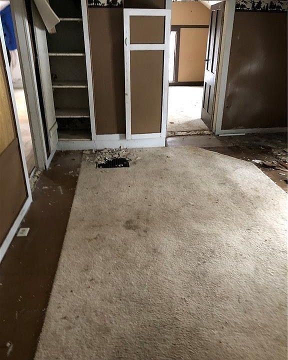 2nd image of 11884 Main St