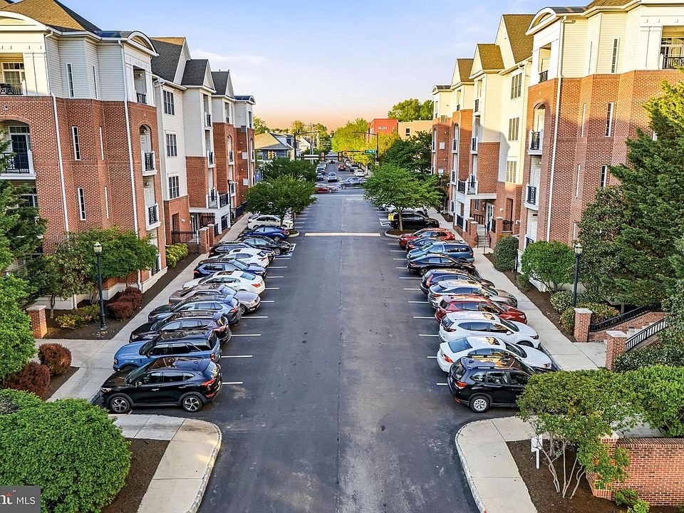1st image of 200 W Elm St Suite 1327