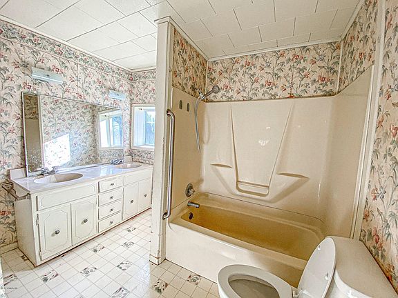 4th image of 107 Florence Ave
