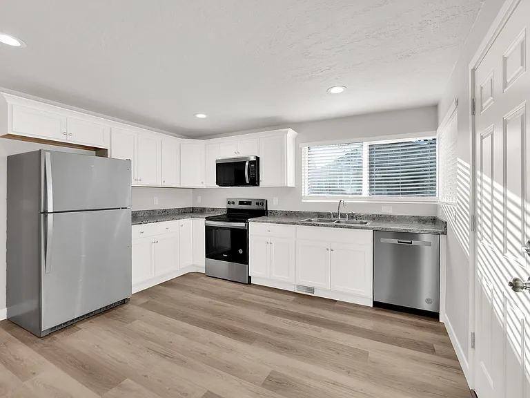 2670 S 360 E — Photo 1
