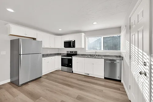 2670 S 360 E Photo 1