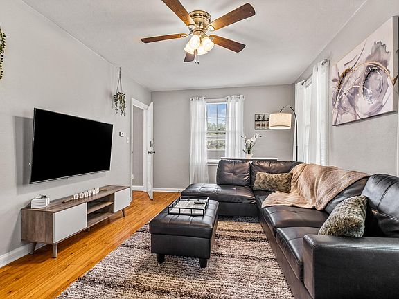 3rd image of 1521 E Jordan St