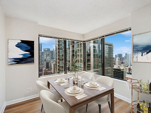 5th image of 30 E Huron St APT 3504