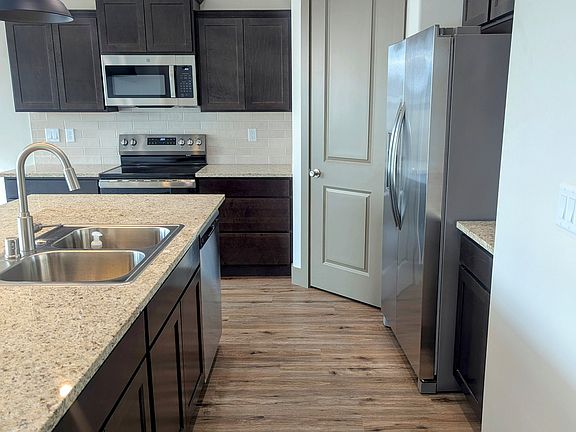 5th image of 1513 Dustin Don Dr