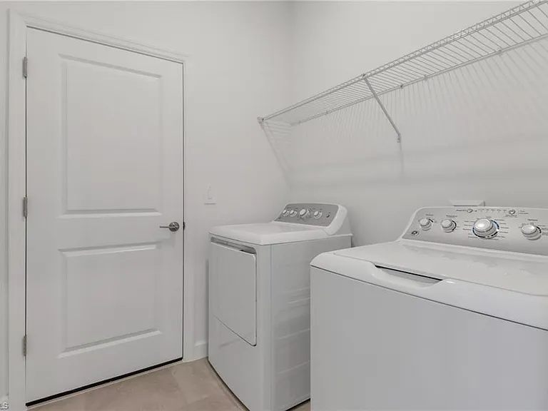 19708 Hinkley Dr — Photo 23