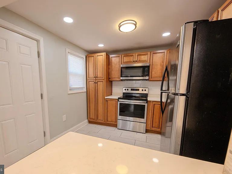 2059 E Ontario St — Photo 10