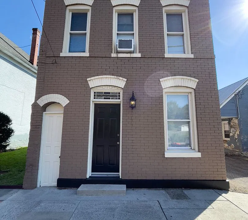 618 Center St