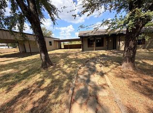 1223 Yowell Rd, Whitesboro, TX 76273