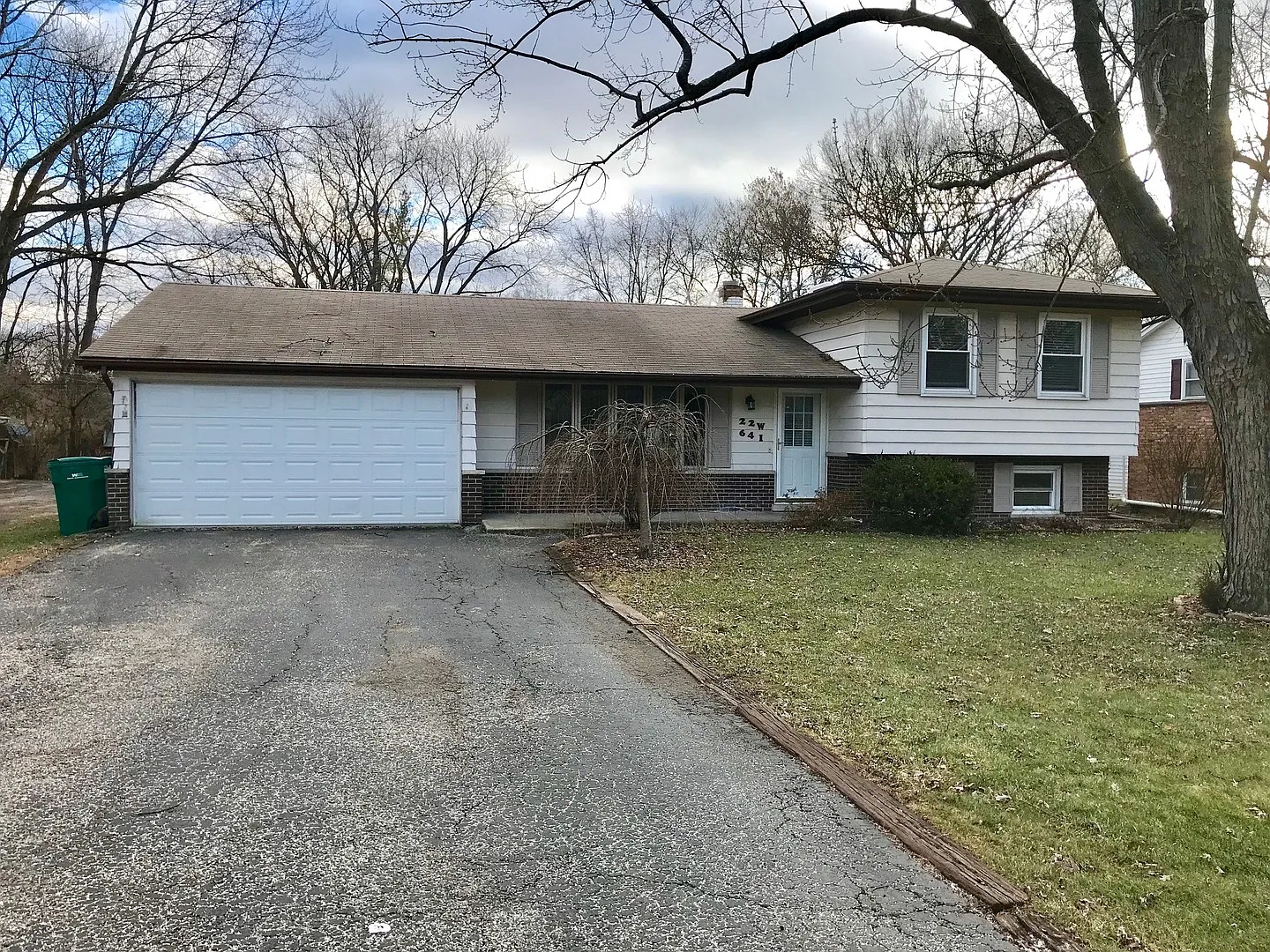 22W641 Burr Oak Dr photo 1