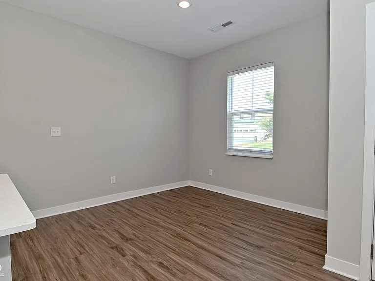 1964 Rowena Ln — Photo 10