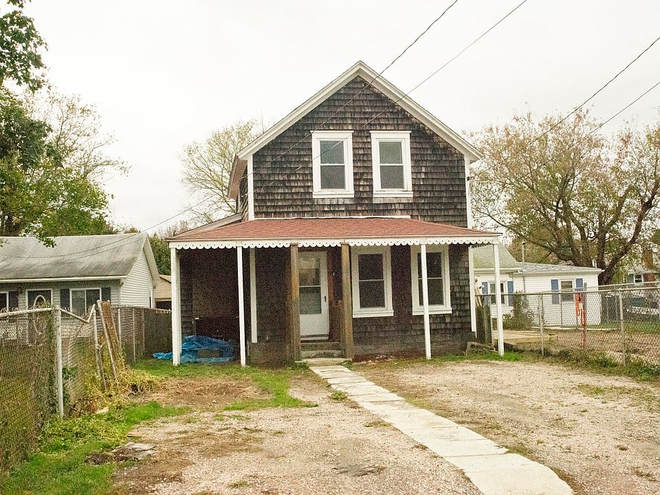 Adorable Island Park Cottage