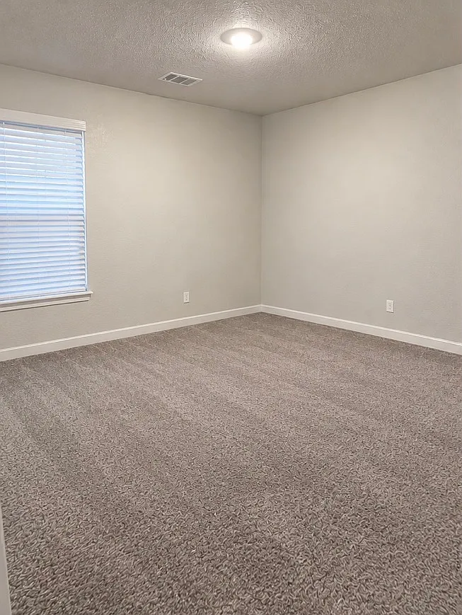 3 bed, 1451 sqft, $2,149 — Photo 3