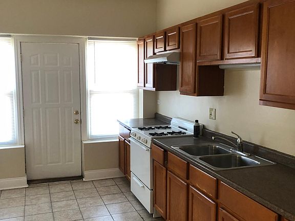 2nd image of 6227 S King Dr APT 3