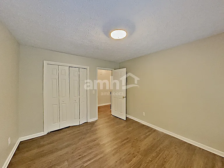 375 Saybrooke Xing — Photo 20