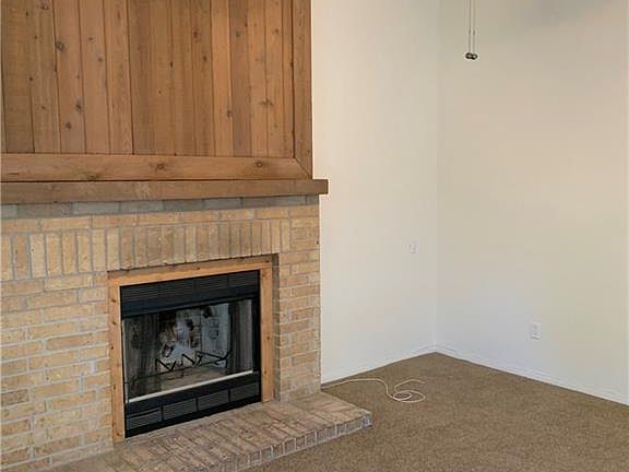 3rd image of 908 Poplar St #204A