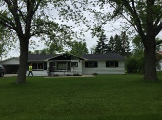 904 W Arlington Ln, Crete, IL 60417