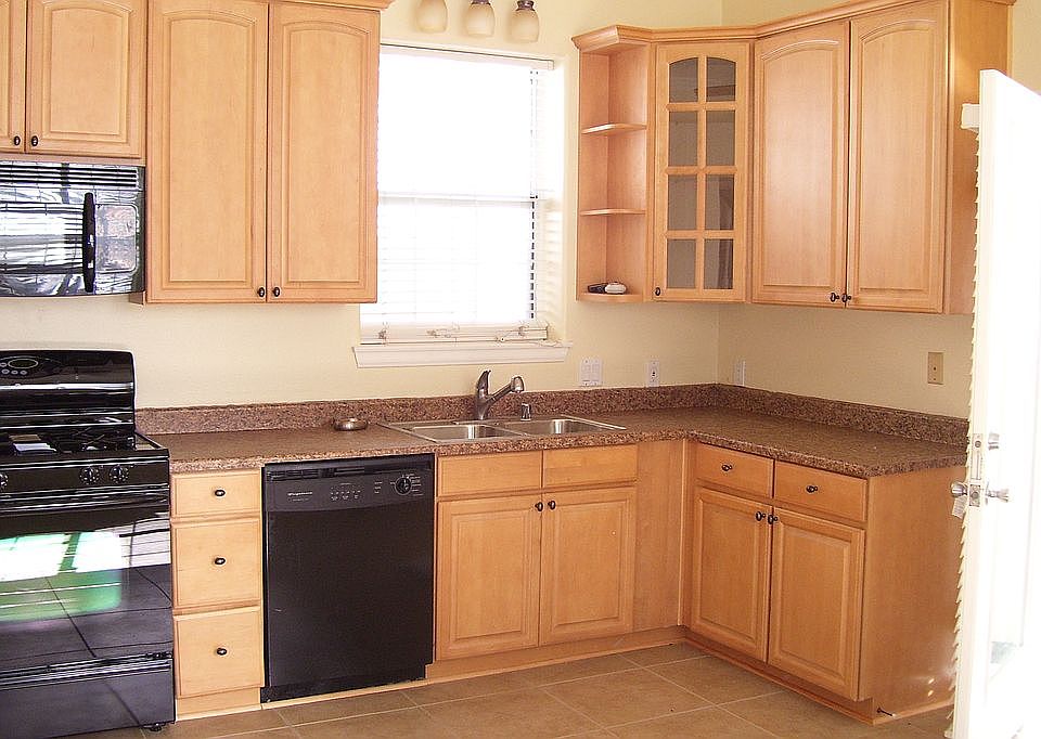 2nd image of 123 30th St APT B