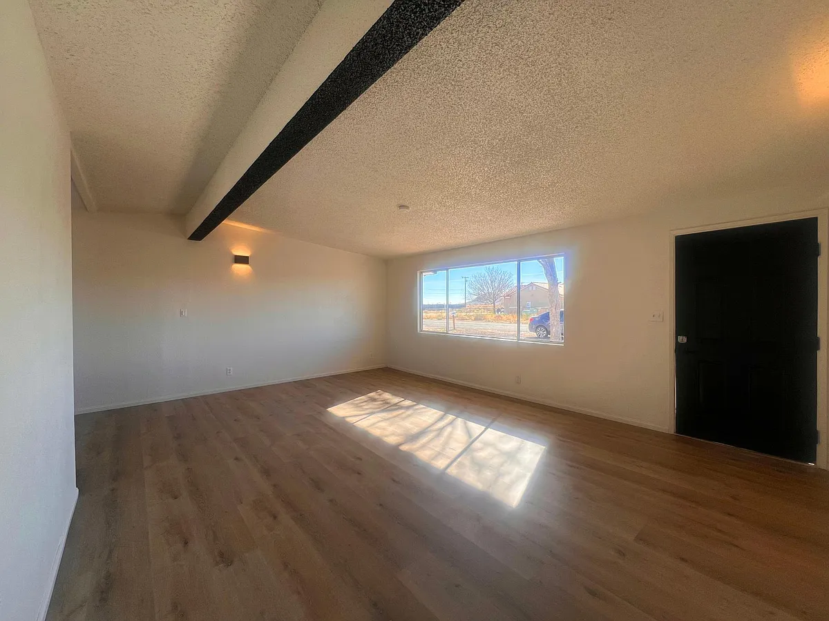 Building Photo - 9225 Peach Ave