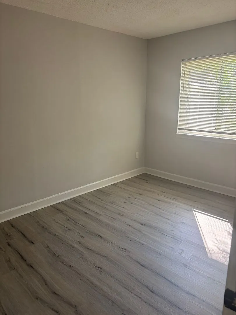 Creekside Apartments — Photo 4