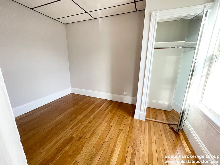 26 Harbor View St #2 — Photo 6