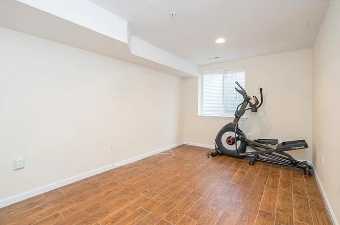 4 bed, 2.5 bath, 2000 sqft, $2,500 — Photo 4