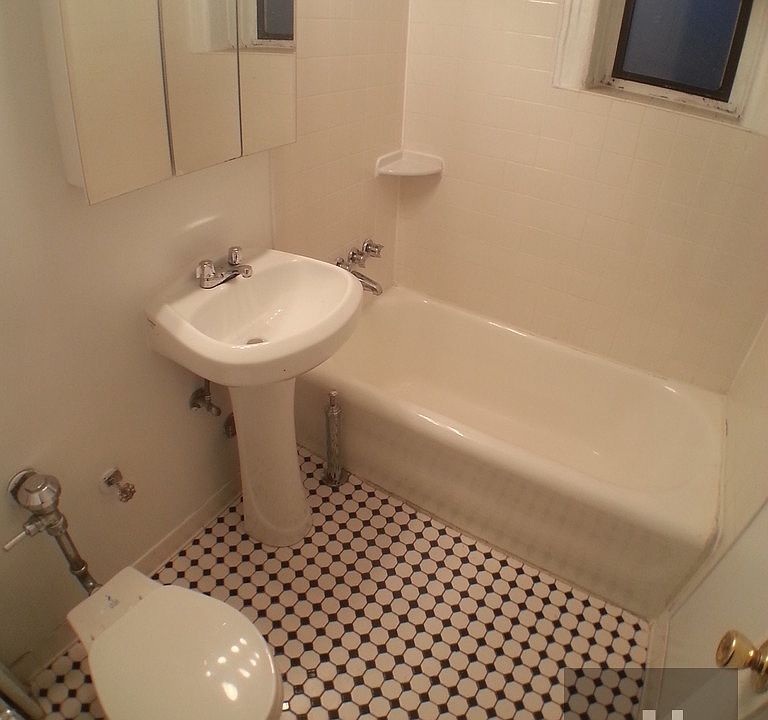 2nd image of 2307 31st Ave APT 2F