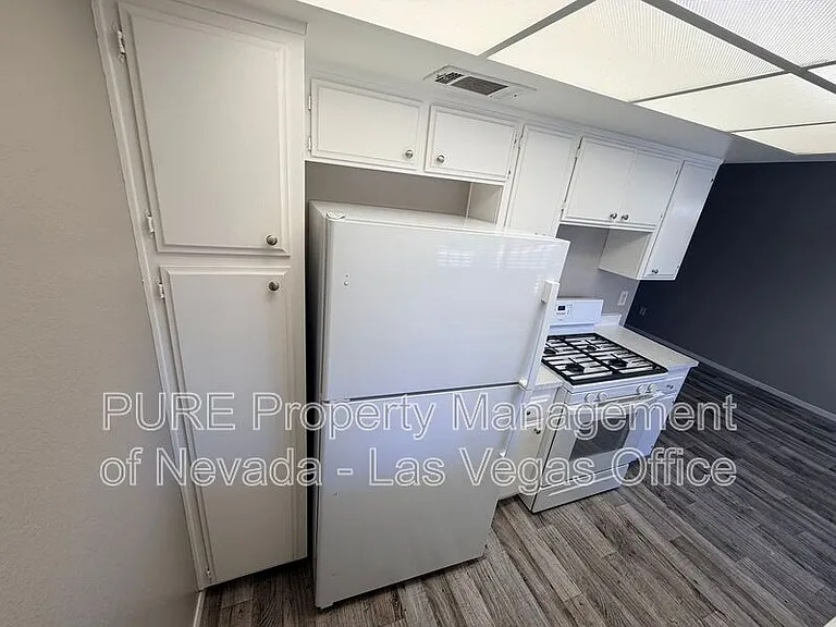 1405 Vegas Valley Dr #52-bldg 7 — Photo 11