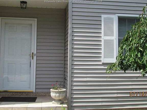 3rd image of 13 Saint Charles Pl
