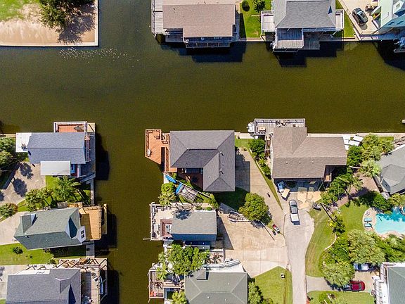 Overhead view of the property....Wide canal and corner lot with views of the wetlands to catch the amazing sunsets and direct access to the Bay. Short Golf Cart ride (1 mile) to the nice sandy beaches.