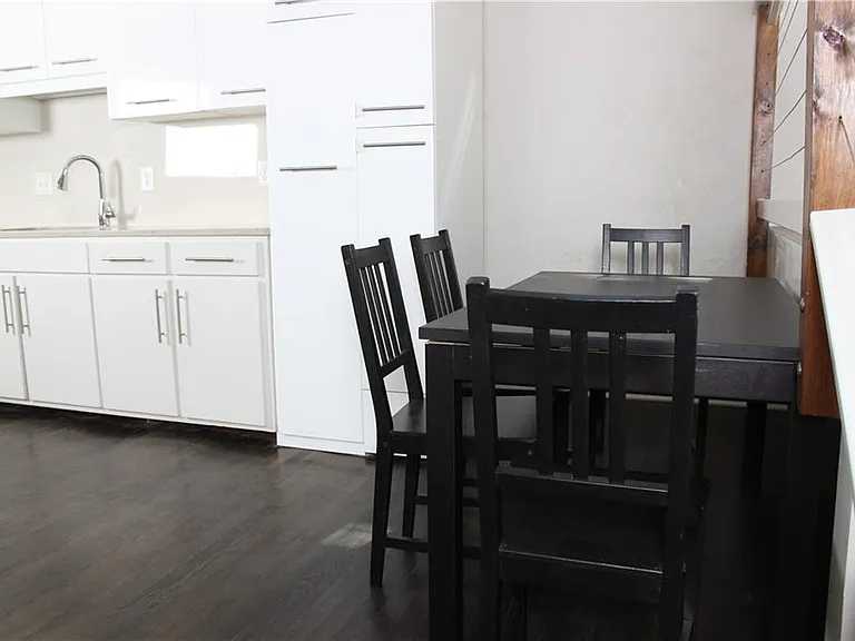 1124 Center St NW — Photo 4