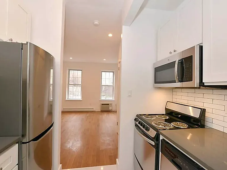 1355 2nd Ave #3C — Photo 3