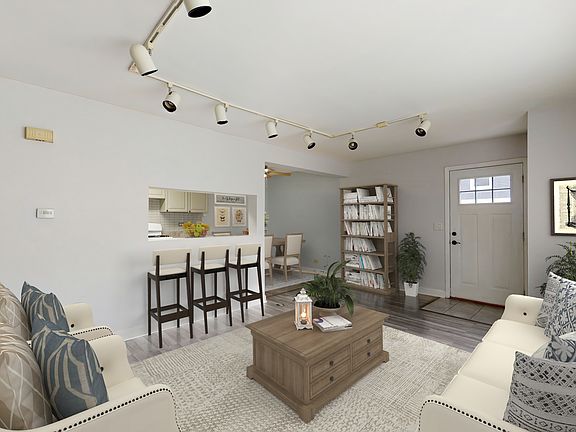 4th image of 368 Farmingdale Cir