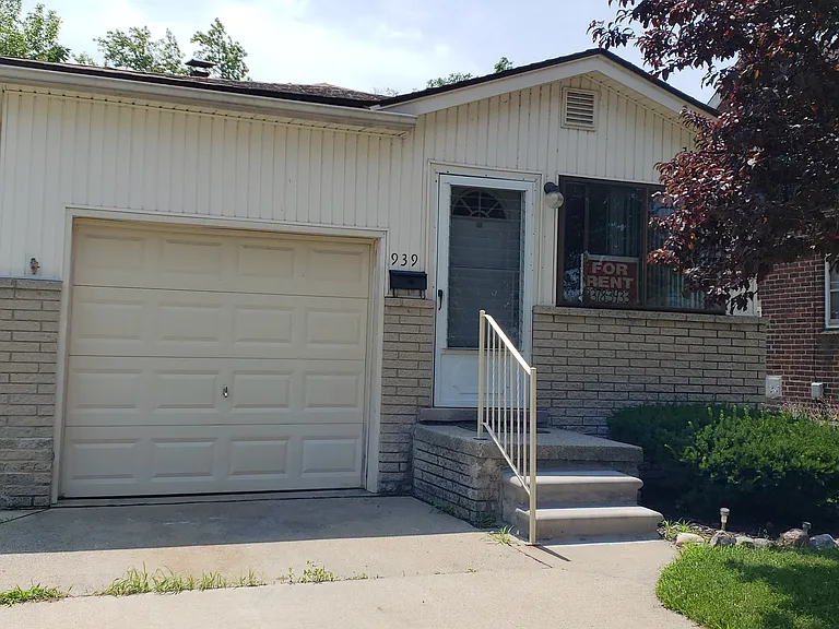 939 Harrison Blvd — Photo 1