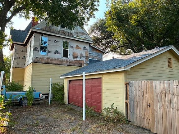 4th image of 211 N Pleasant St