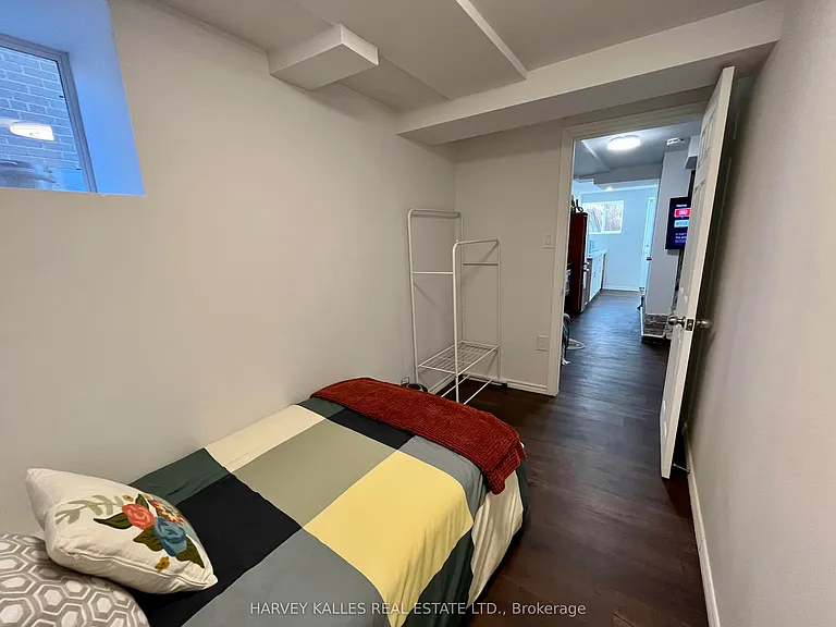 26 Leyton Ave #LOWER — Photo 14