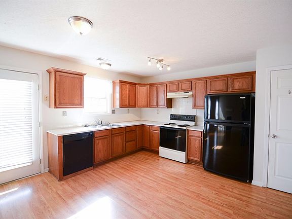 3rd image of 2060 Stonewood Ln