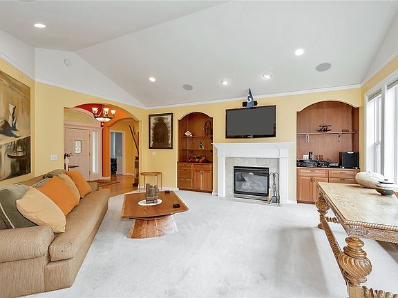 4th image of 2604 91st Ave E