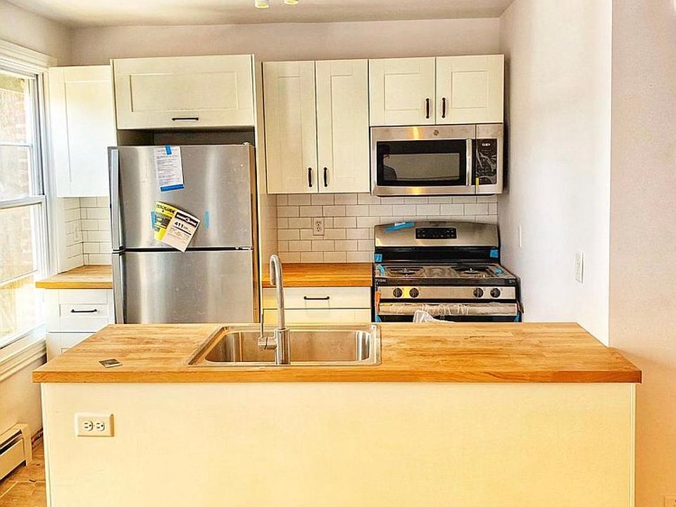 1st image of 35 Edward St #2