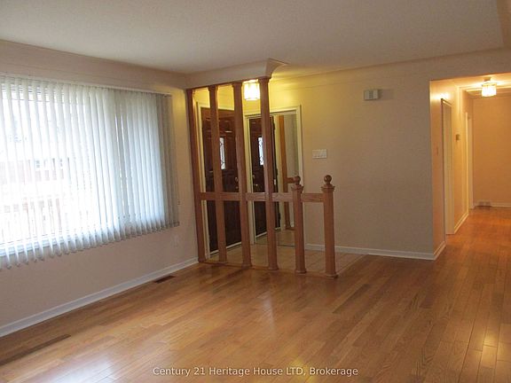 5th image of 6 E Hampton Rd