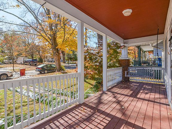 5th image of 412 Lamont St