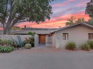 1116 Salamanca St NW, Los Ranchos De Albuquerque, NM 87107