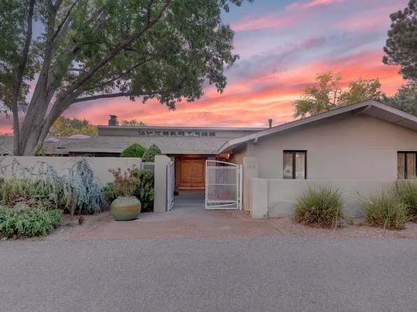 1116 Salamanca St NW, Los Ranchos De Albuquerque, NM 87107